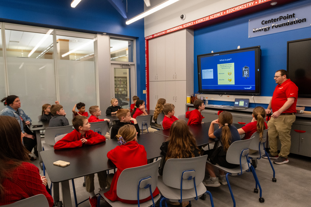 Elementary-aged students attend a session in the STEM Discovery Lab.