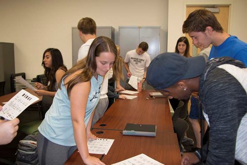 Instructor Mr. Caylin Blockley engaged his UNIV 101 students with some Icebreaker Bingo and other activities.
