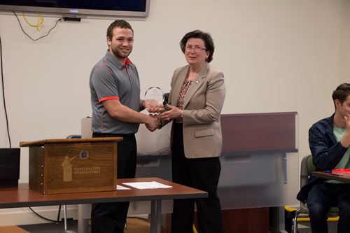 Club president handing Linda Bennett her award