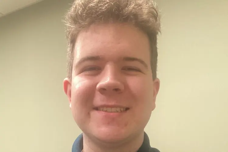 Selfie of USI psychology graduate Caleb Cunningham '23