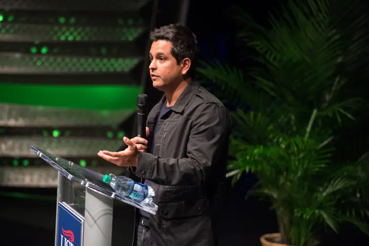 Dr. Oscar Salazar