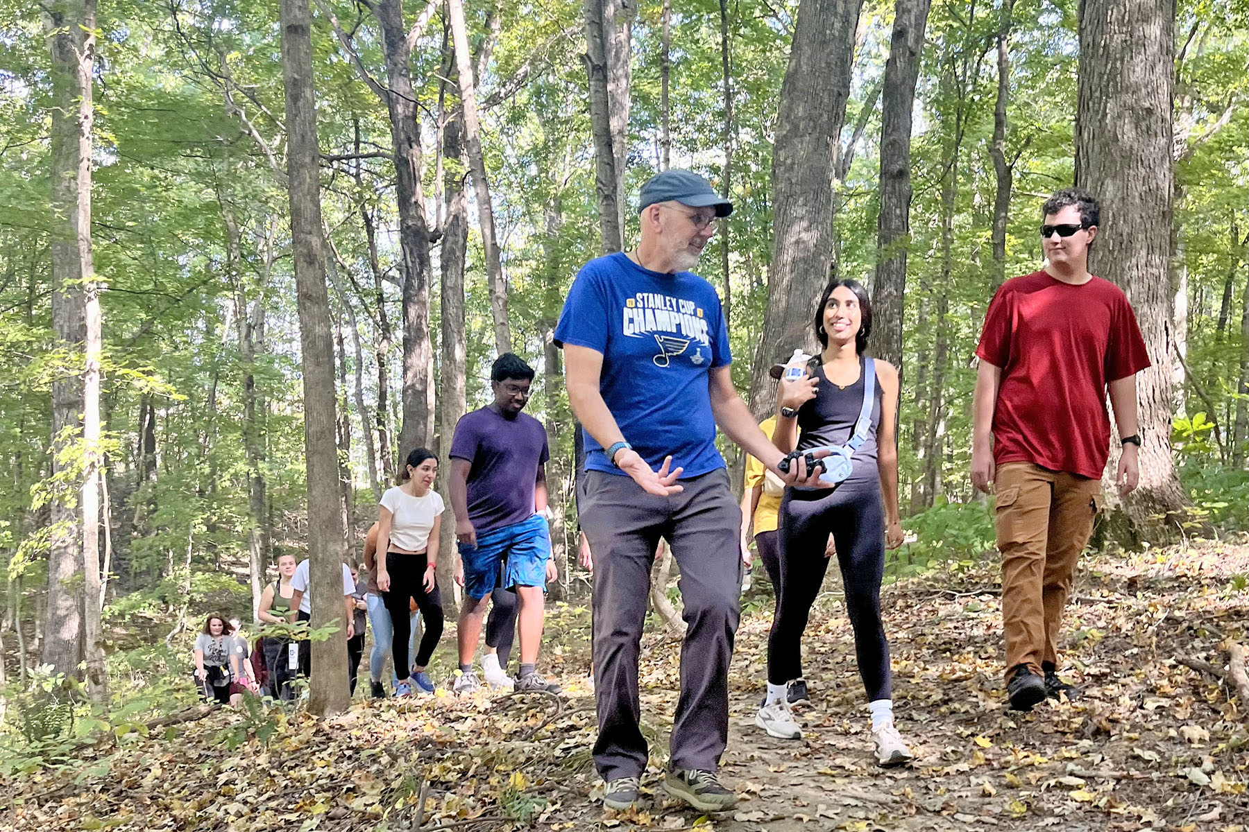 Honors students walking on Oak Trail, which skirts around Fountain Lake. 