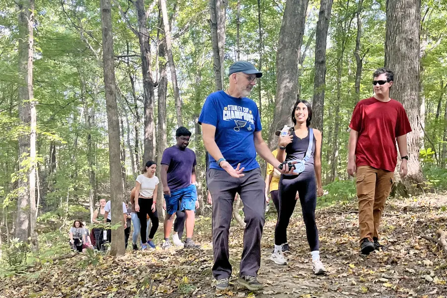 Honors students walking on Oak Trail, which skirts around Fountain Lake. 